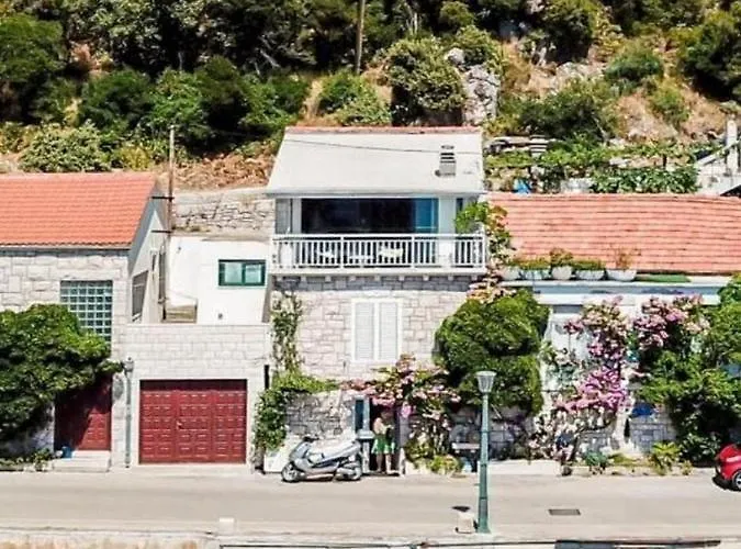 Apartman Om *