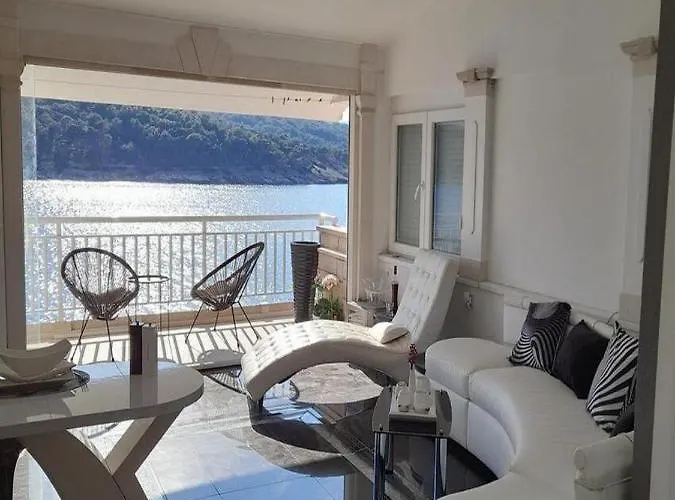 Apartman Om *